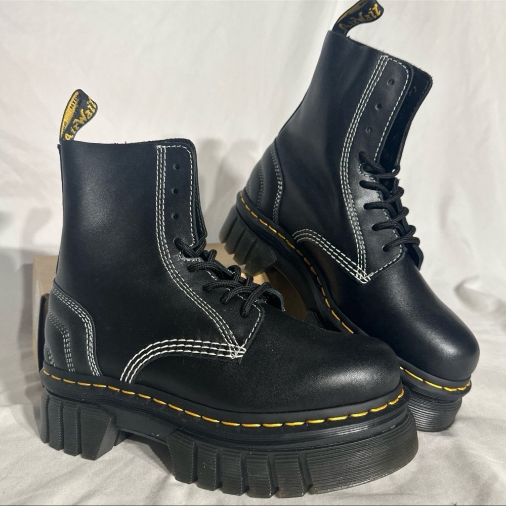 Dr. Martens Audrick 81 Quilted Platform Combat Boots Black White New Woman’s